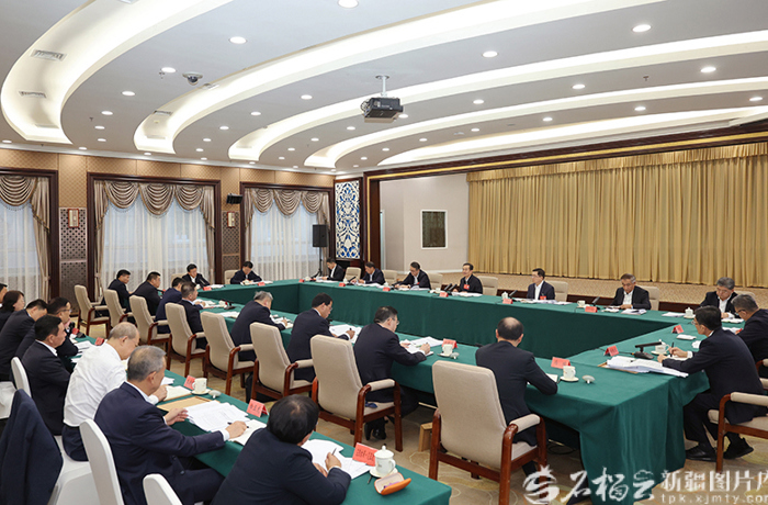 自治區(qū)黨委十屆十五次全會開展分組討論